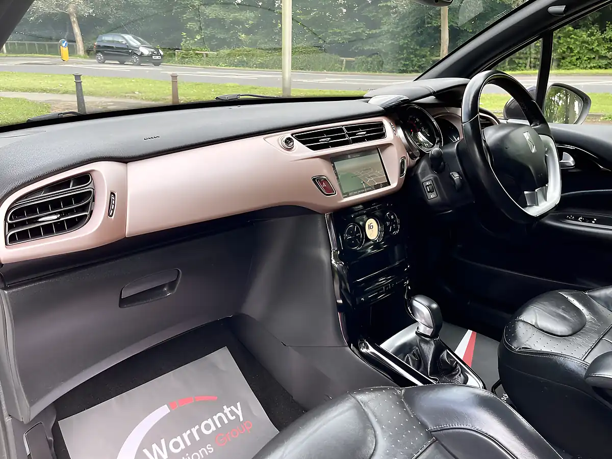 Used 2016 DS DS 3 Givenchy Le Makeup White - Interior and Exterior details 19