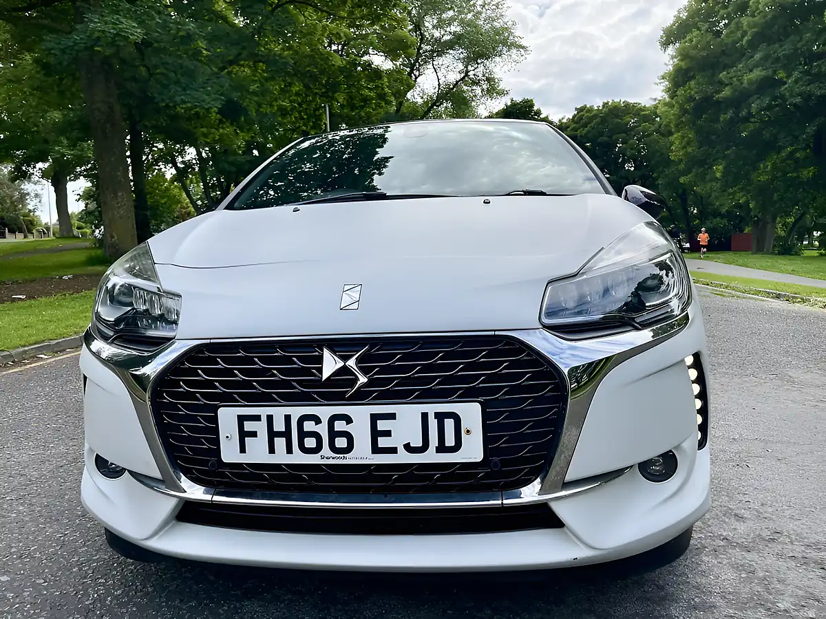 Used 2016 DS DS 3 Givenchy Le Makeup White - Interior and Exterior details 2