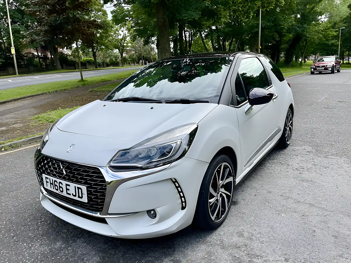 Used 2016 DS DS 3 Givenchy Le Makeup White - Interior and Exterior details 3