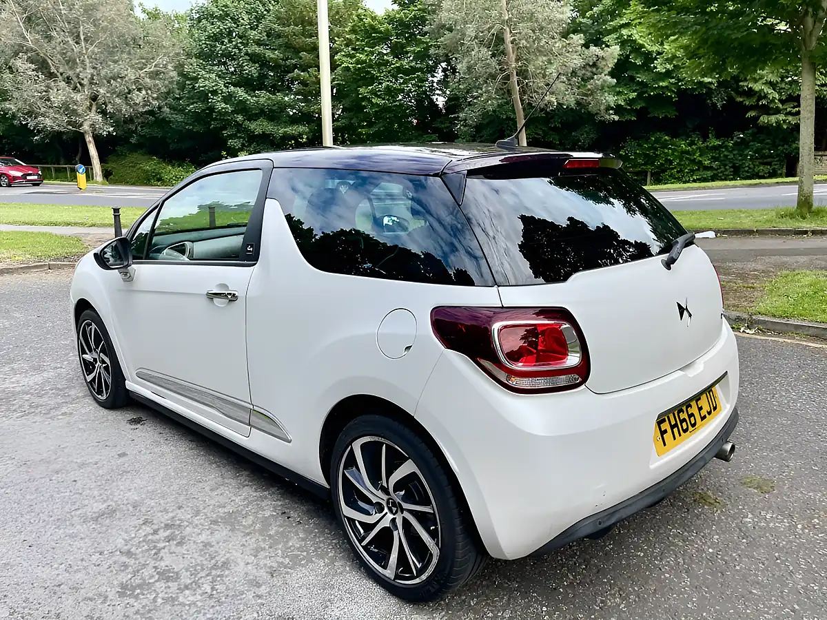 Used 2016 DS DS 3 Givenchy Le Makeup White - Interior and Exterior details 4