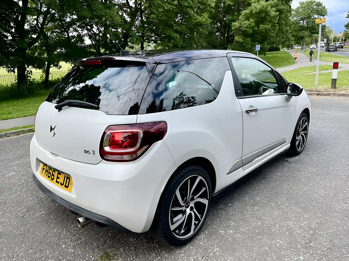 Used 2016 DS DS 3 Givenchy Le Makeup White - Interior and Exterior details 5