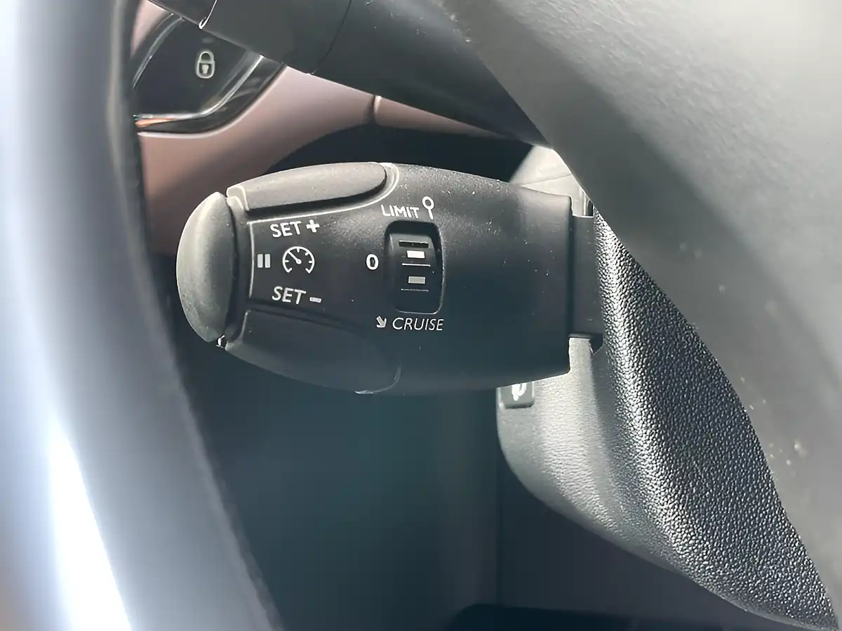 Used 2016 DS DS 3 Givenchy Le Makeup White - Interior and Exterior details 20