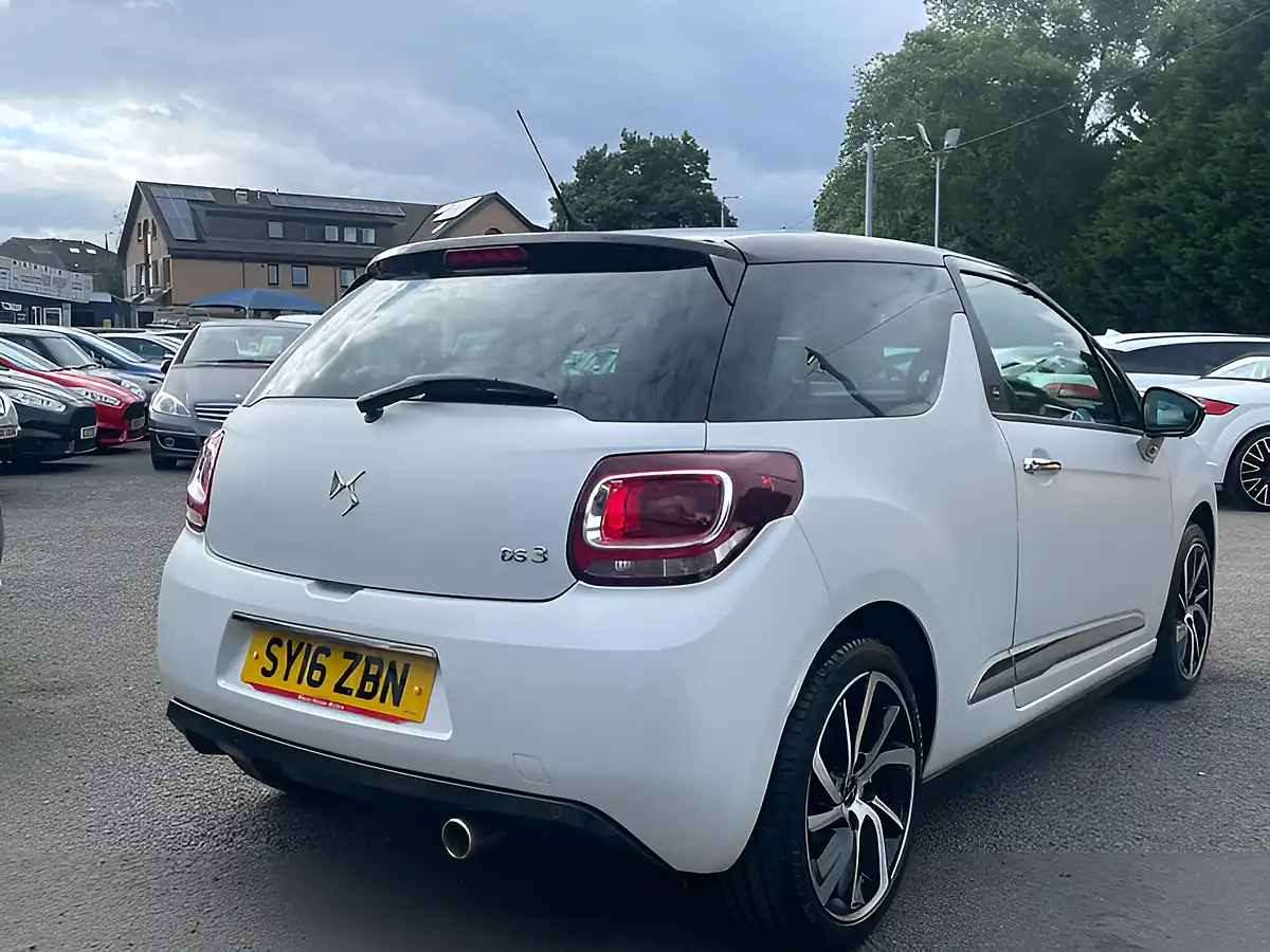 Used 2016 DS DS 3 Givenchy Le Makeup White - Interior and Exterior details 8