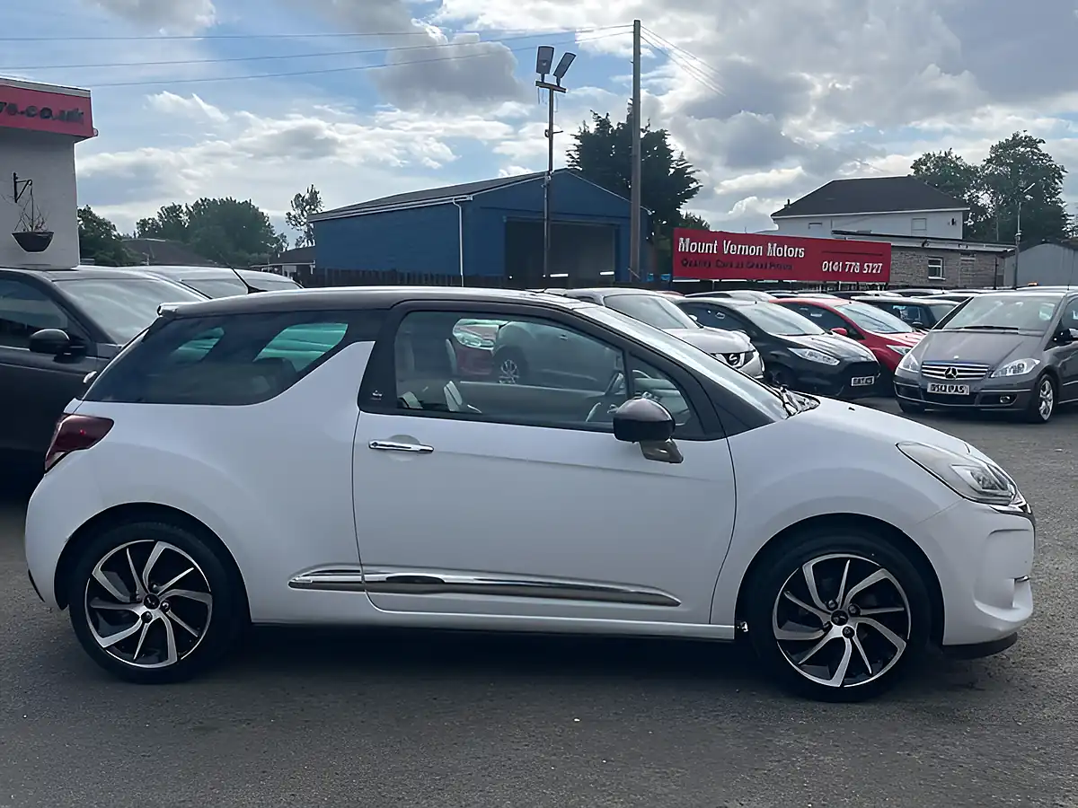 Used 2016 DS DS 3 Givenchy Le Makeup White - Interior and Exterior details 9
