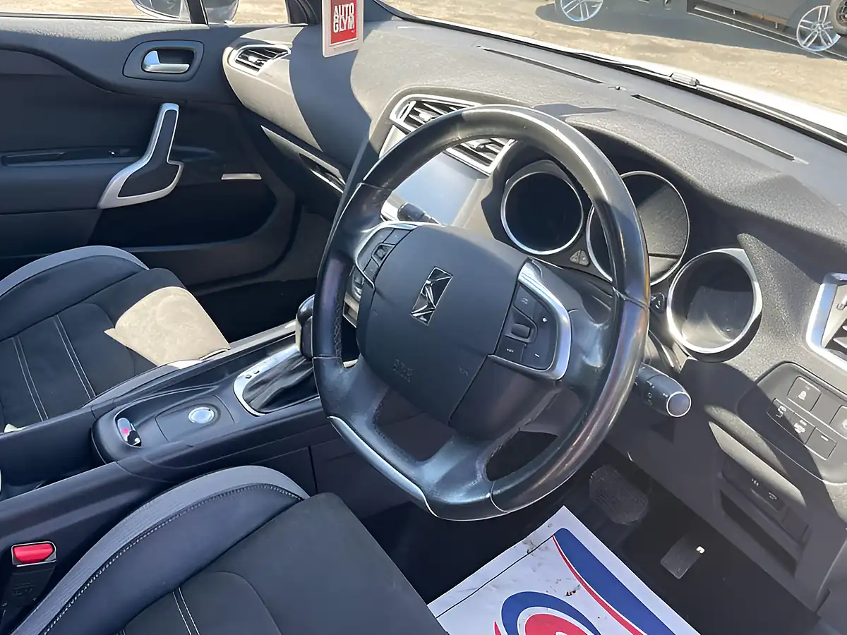 Used 2016 DS DS 4 Crossback White - Interior and Exterior details 12