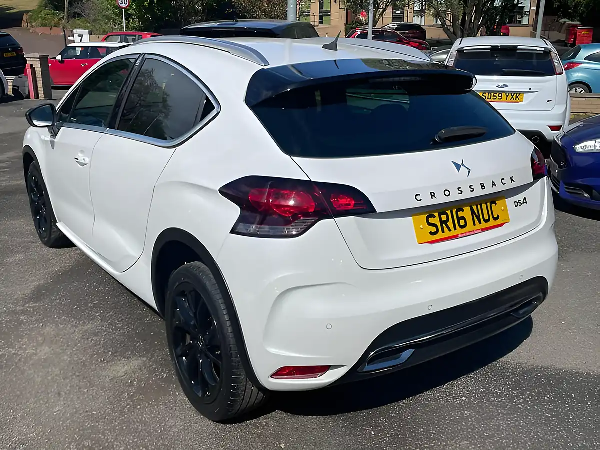 Used 2016 DS DS 4 Crossback White - Interior and Exterior details 6
