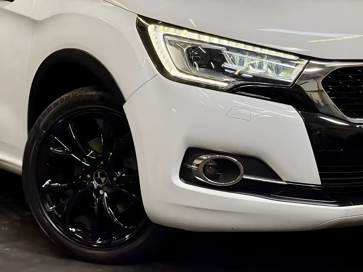 Used 2016 DS DS 4 Crossback White - Interior and Exterior details 10