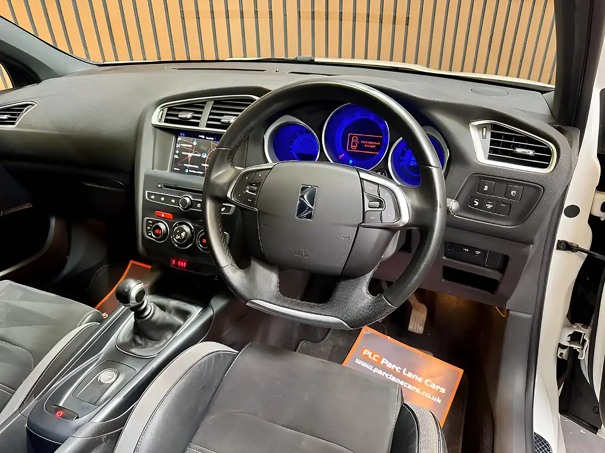 Used 2016 DS DS 4 Crossback White - Interior and Exterior details 11