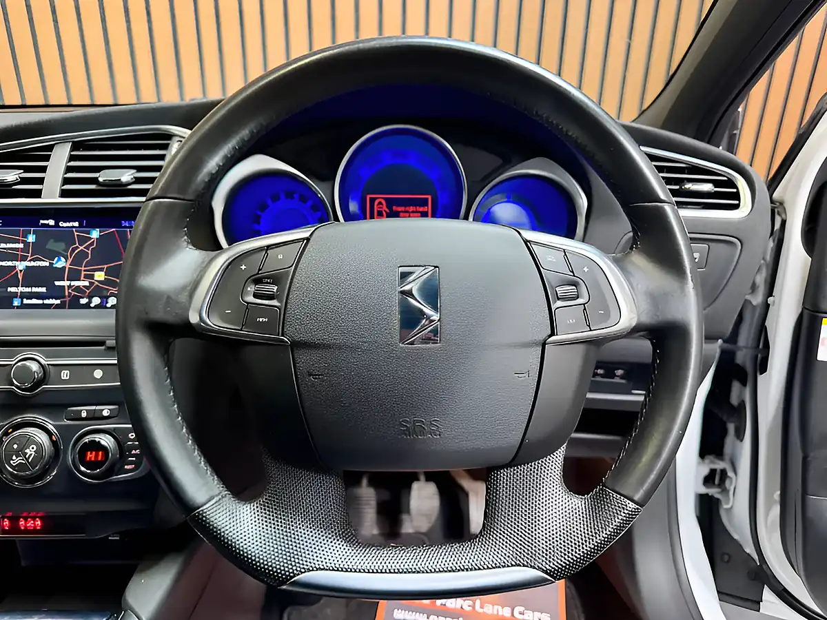 Used 2016 DS DS 4 Crossback White - Interior and Exterior details 12