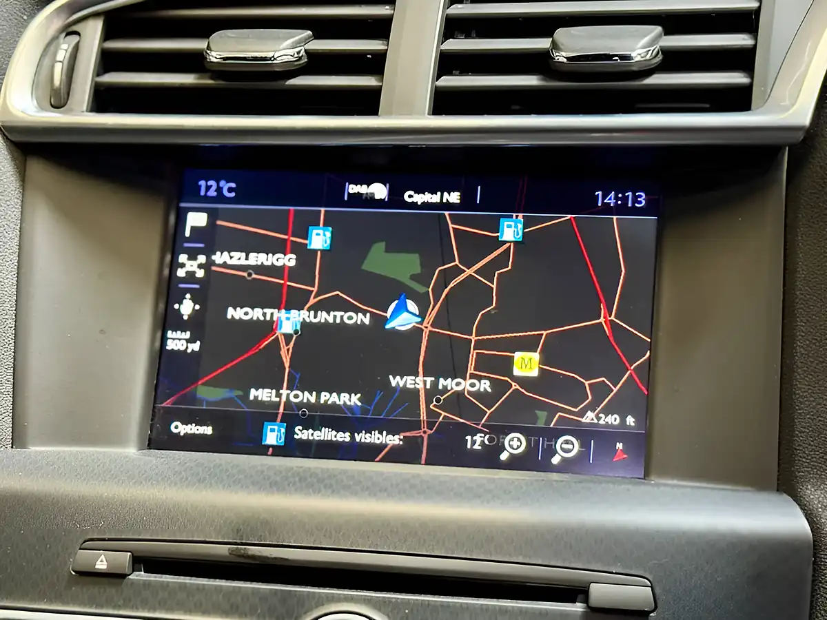Used 2016 DS DS 4 Crossback White - Interior and Exterior details 13