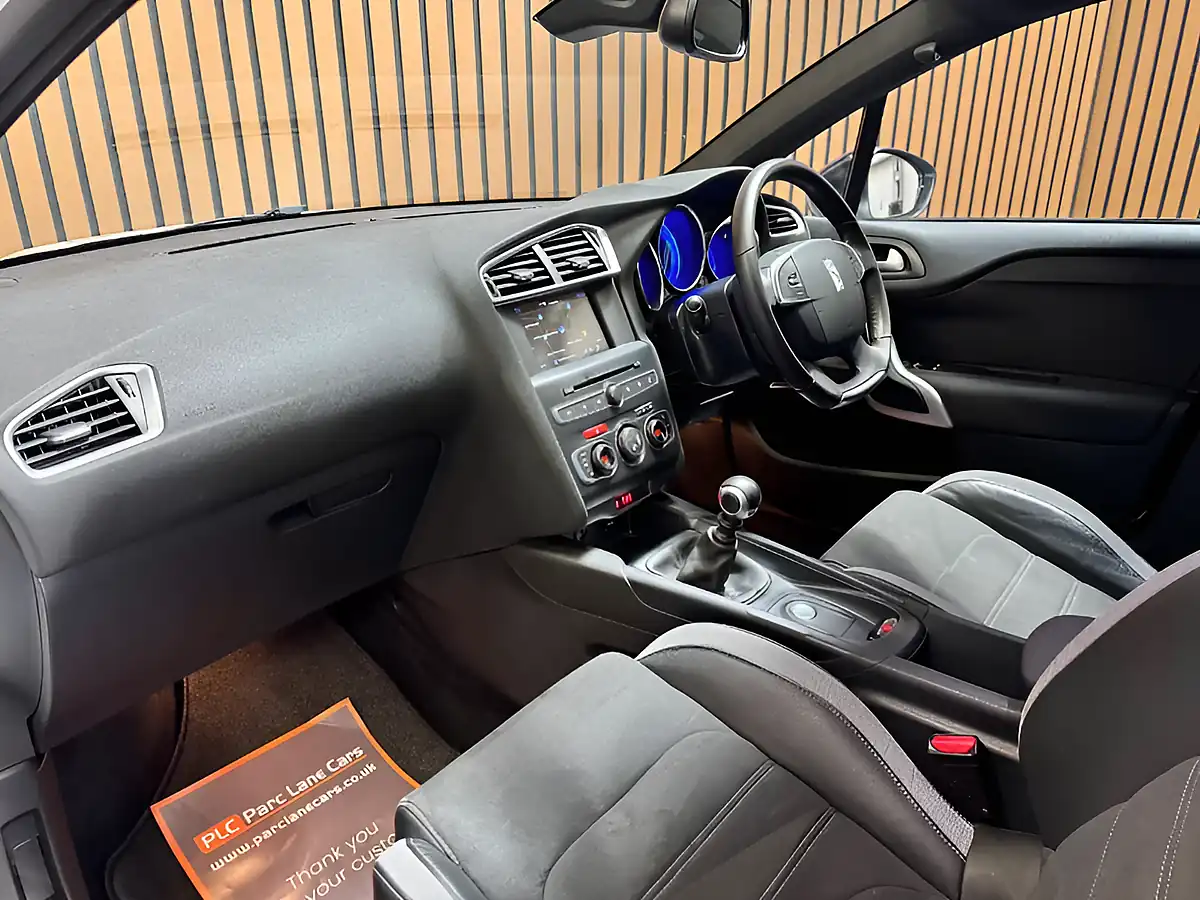 Used 2016 DS DS 4 Crossback White - Interior and Exterior details 15