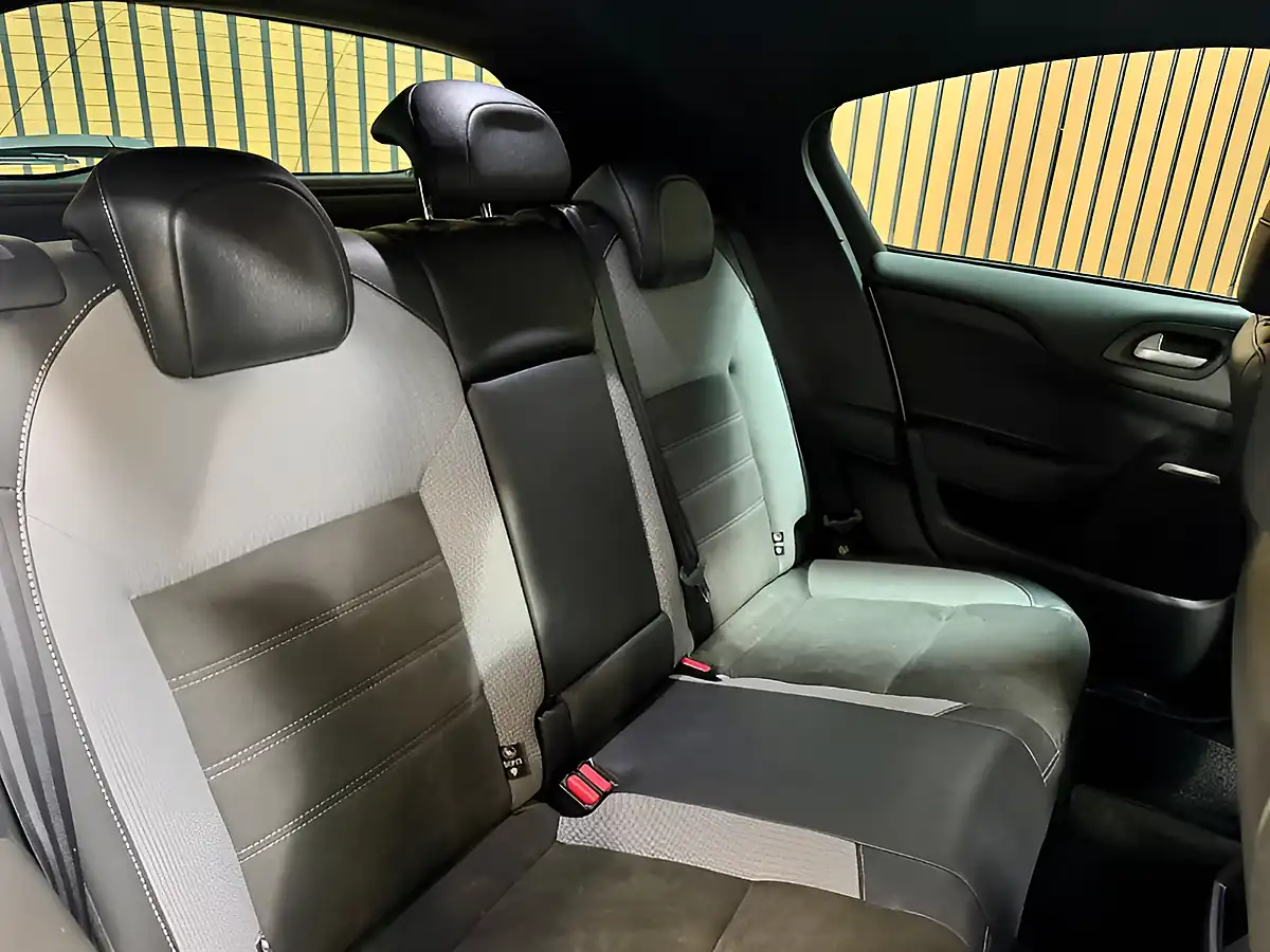 Used 2016 DS DS 4 Crossback White - Interior and Exterior details 17
