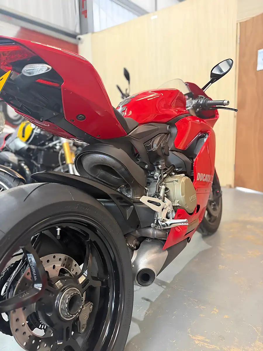 Used 2016 Ducati 1299 Panigale Red - Interior and Exterior details 4
