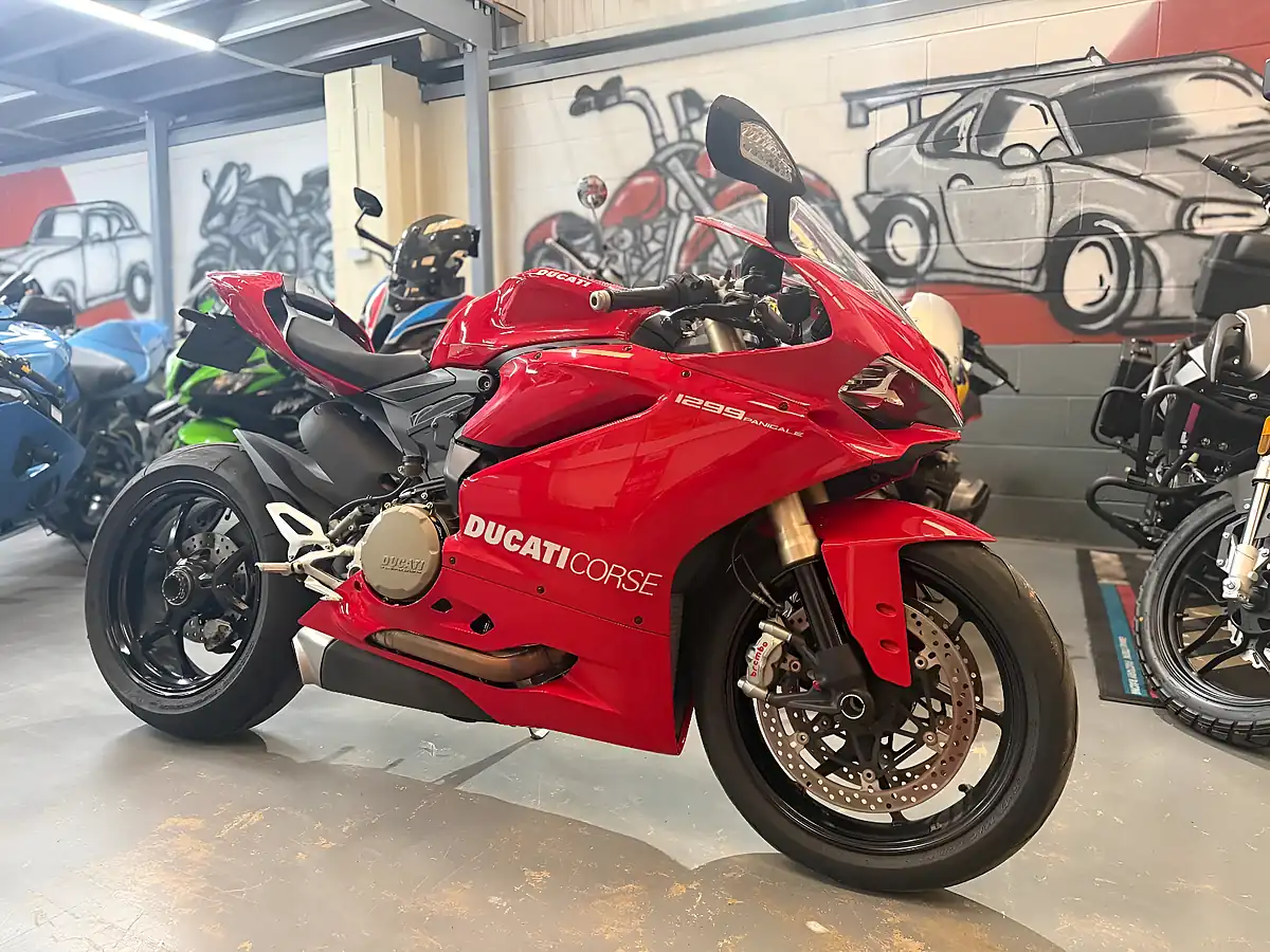 Used 2016 Ducati 1299 Panigale Red - Interior and Exterior details 6