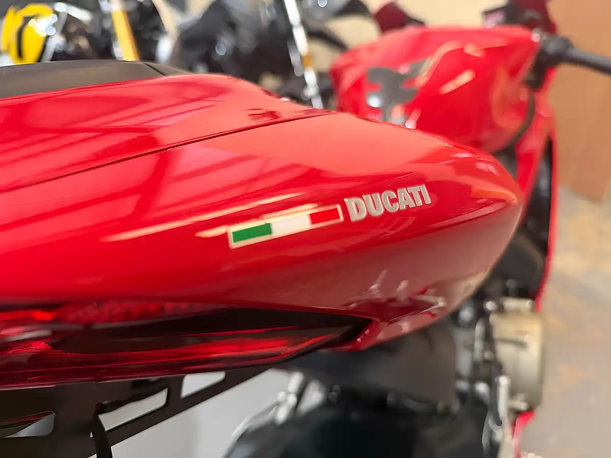 Used 2016 Ducati 1299 Panigale Red - Interior and Exterior details 8