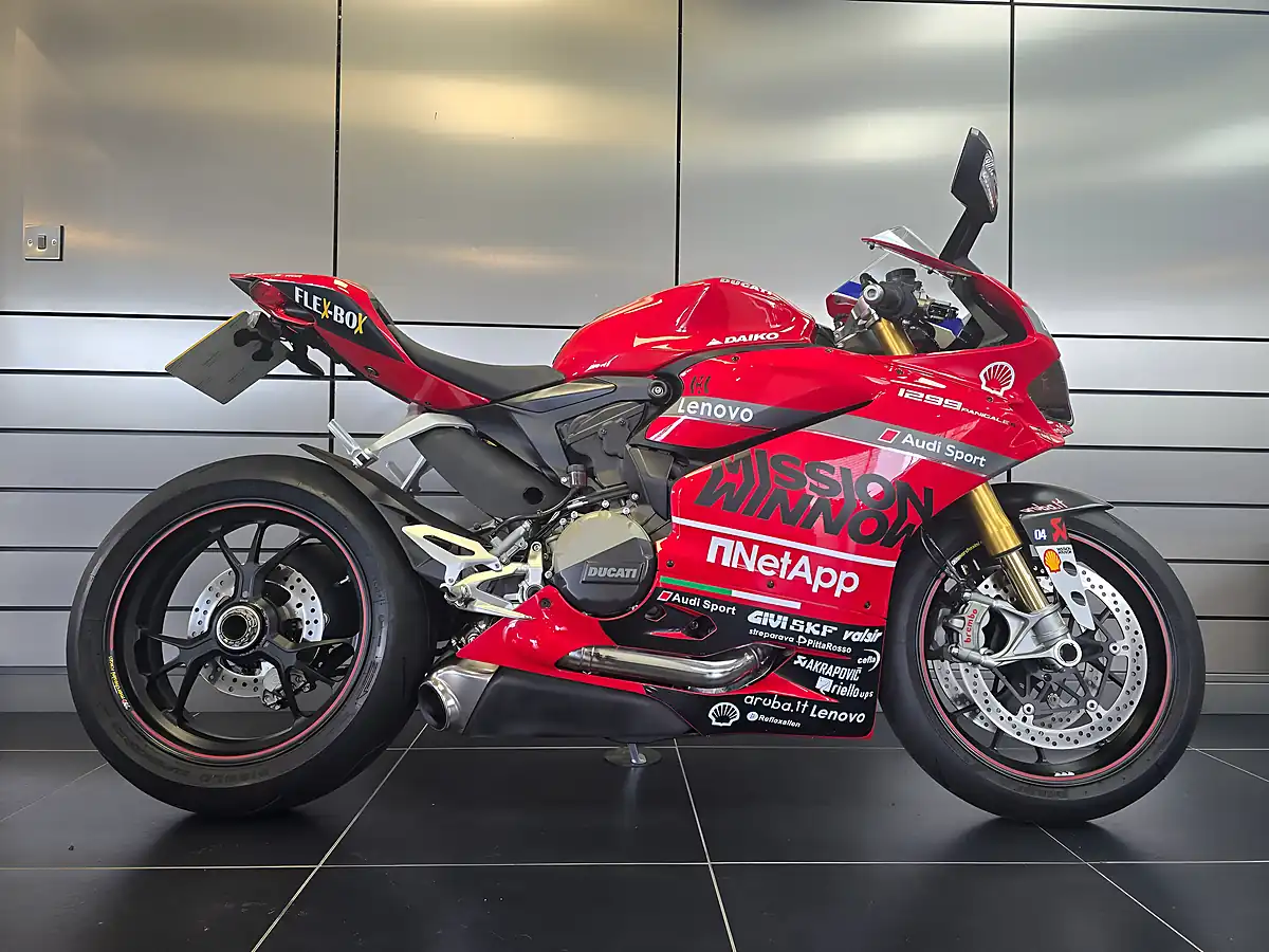 Used 2016 Ducati 1299 Panigale S Red - Front View