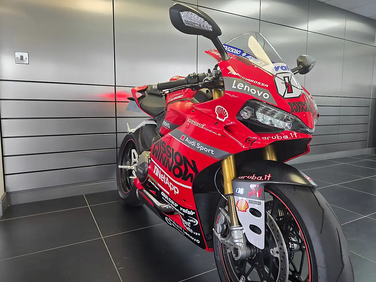Used 2016 Ducati 1299 Panigale S Red - Interior and Exterior details 11