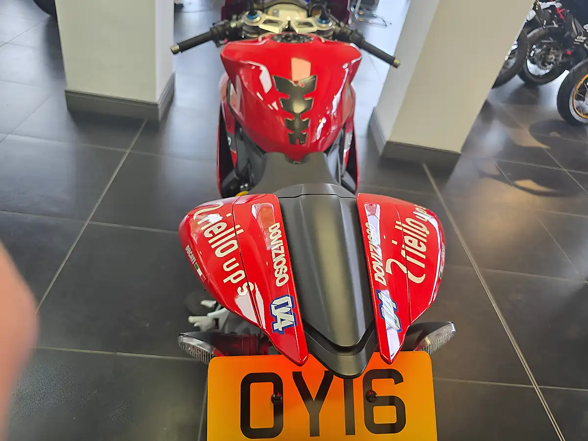 Used 2016 Ducati 1299 Panigale S Red - Interior and Exterior details 12
