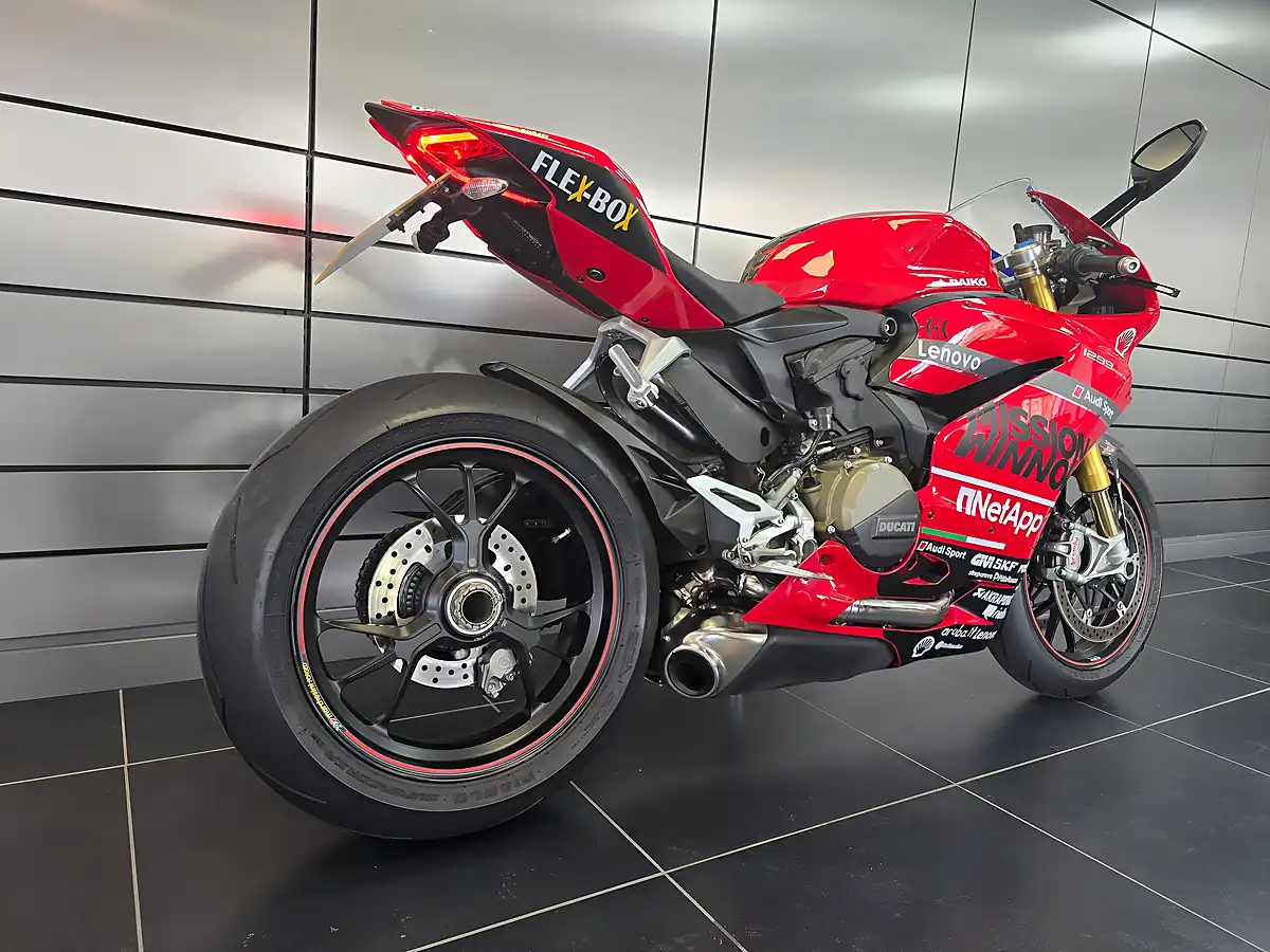 Used 2016 Ducati 1299 Panigale S Red - Interior and Exterior details 3