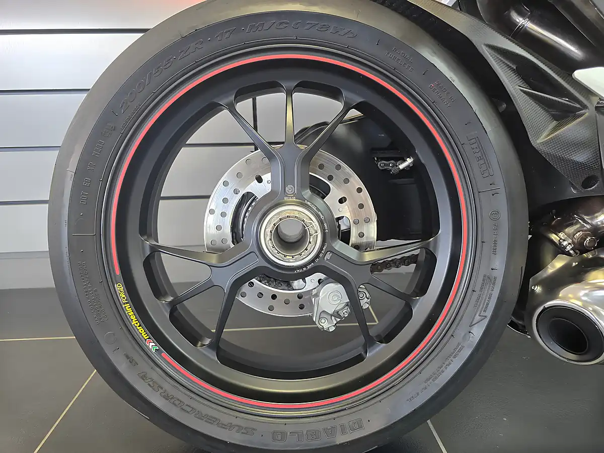 Used 2016 Ducati 1299 Panigale S Red - Interior and Exterior details 7