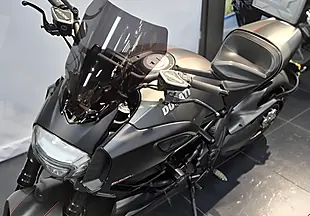 Used 2016 Ducati Diavel Carbon Ashphalt Grey/Carbon - Interior and Exterior details 10