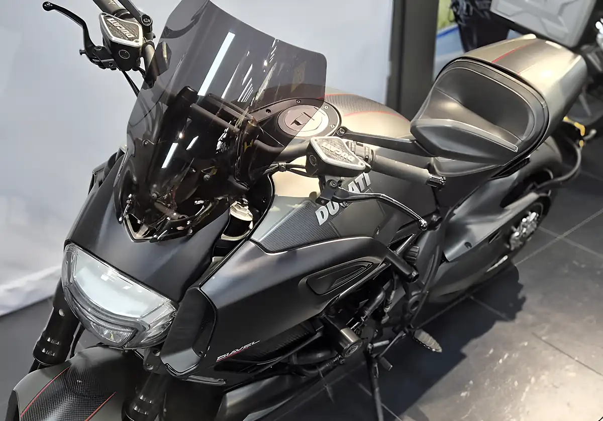 Used 2016 Ducati Diavel Carbon Ashphalt Grey/Carbon - Interior and Exterior details 10