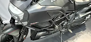 Used 2016 Ducati Diavel Carbon Ashphalt Grey/Carbon - Interior and Exterior details 12