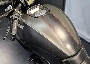 Used 2016 Ducati Diavel Carbon Ashphalt Grey/Carbon - Interior and Exterior details 13