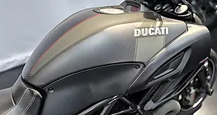 Used 2016 Ducati Diavel Carbon Ashphalt Grey/Carbon - Interior and Exterior details 5