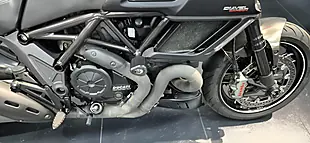 Used 2016 Ducati Diavel Carbon Ashphalt Grey/Carbon - Interior and Exterior details 6