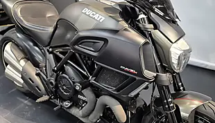 Used 2016 Ducati Diavel Carbon Ashphalt Grey/Carbon - Interior and Exterior details 7