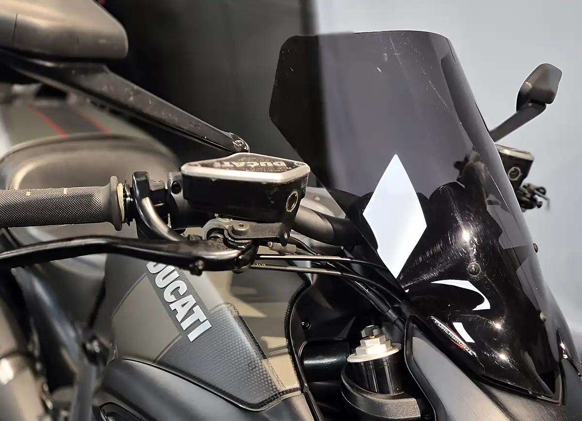 Used 2016 Ducati Diavel Carbon Ashphalt Grey/Carbon - Interior and Exterior details 8
