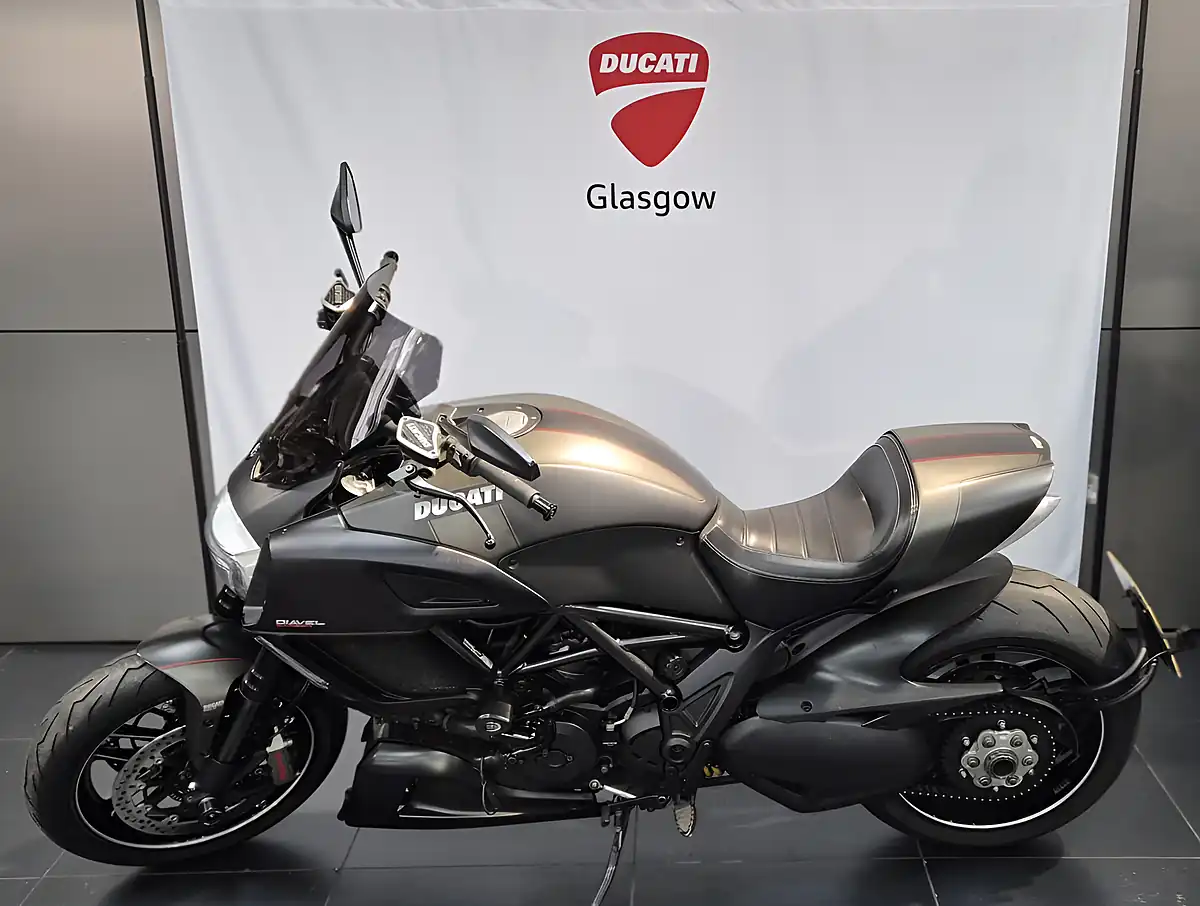 Used 2016 Ducati Diavel Carbon Ashphalt Grey/Carbon - Interior and Exterior details 9