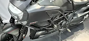 Used 2016 Ducati Diavel Carbon Ashphalt Grey/Carbon - Interior and Exterior details 12