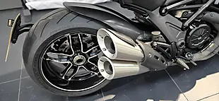Used 2016 Ducati Diavel Carbon Ashphalt Grey/Carbon - Interior and Exterior details 3