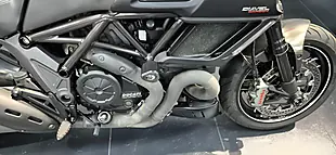 Used 2016 Ducati Diavel Carbon Ashphalt Grey/Carbon - Interior and Exterior details 6