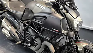 Used 2016 Ducati Diavel Carbon Ashphalt Grey/Carbon - Interior and Exterior details 7