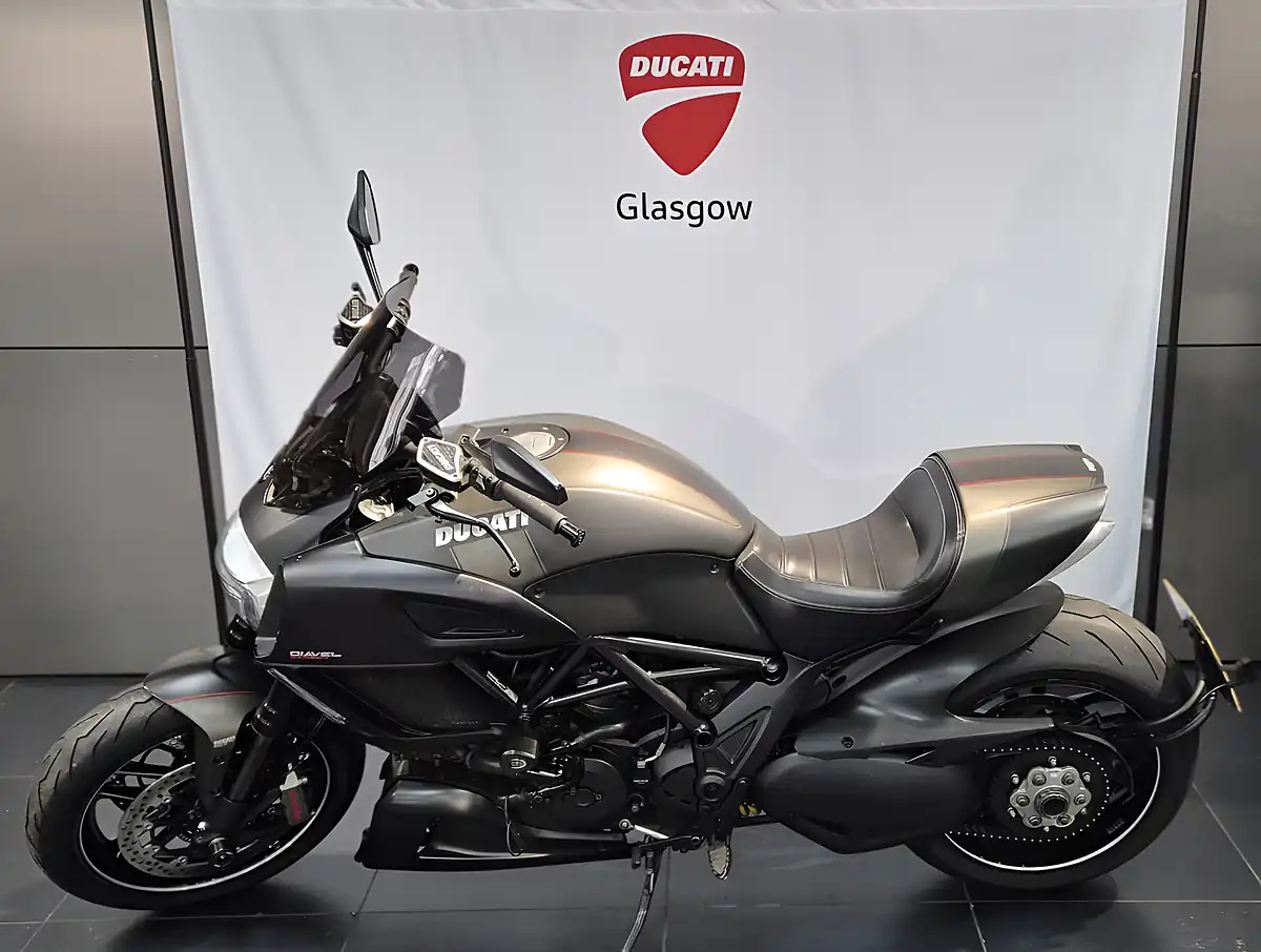 Used 2016 Ducati Diavel Carbon Ashphalt Grey/Carbon - Interior and Exterior details 9