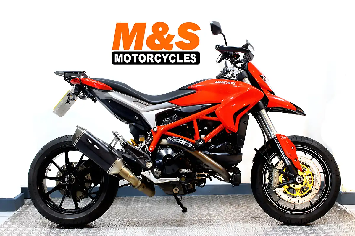 Used 2016 Ducati Hypermotard 939 Red - Front View