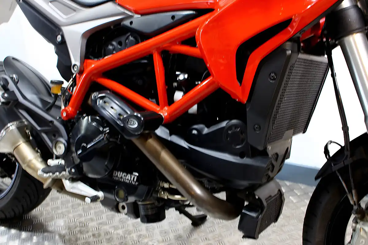 Used 2016 Ducati Hypermotard 939 Red - Interior and Exterior details 5