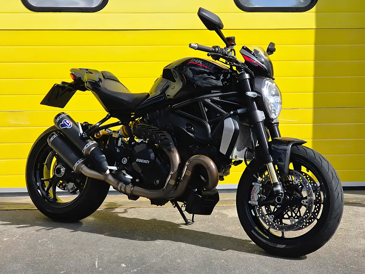 Used 2016 Ducati Monster 1200 R Black - Front View