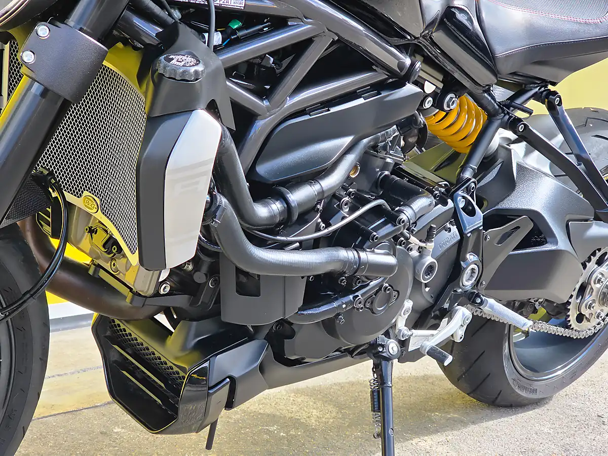 Used 2016 Ducati Monster 1200 R Black - Interior and Exterior details 18