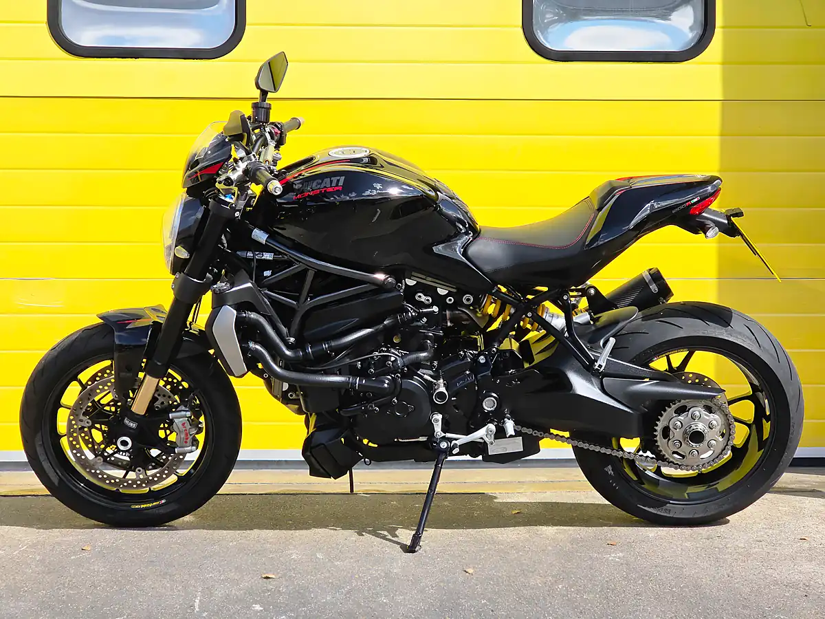 Used 2016 Ducati Monster 1200 R Black - Interior and Exterior details 5