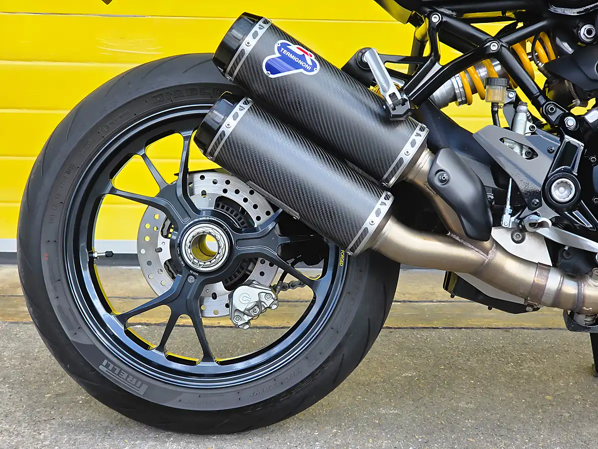 Used 2016 Ducati Monster 1200 R Black - Interior and Exterior details 9