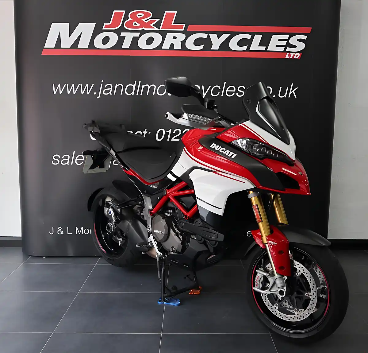 Used 2016 Ducati Multistrada 1200 Pikes Peak Touring Red - Interior and Exterior details 4