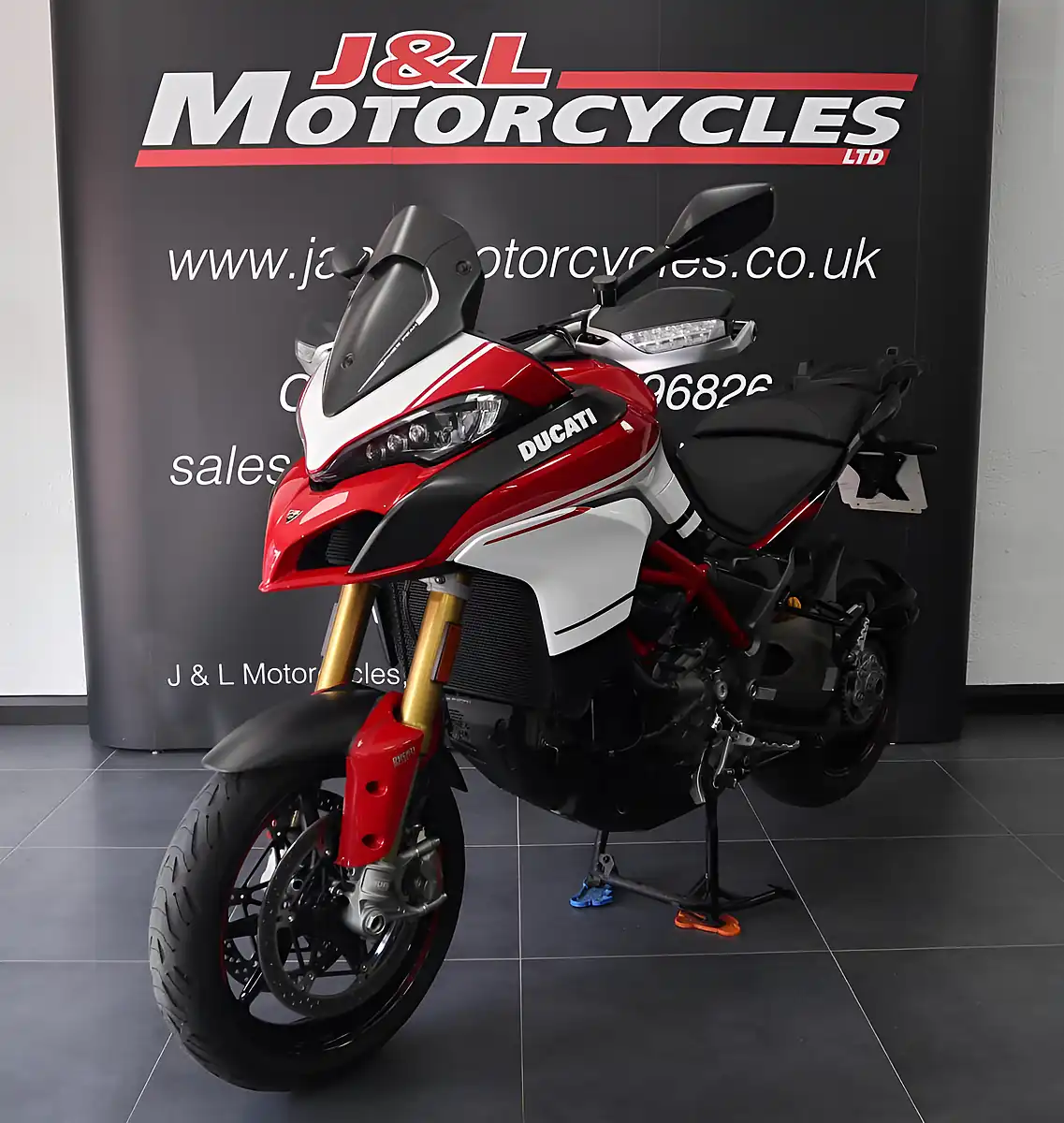 Used 2016 Ducati Multistrada 1200 Pikes Peak Touring Red - Interior and Exterior details 6