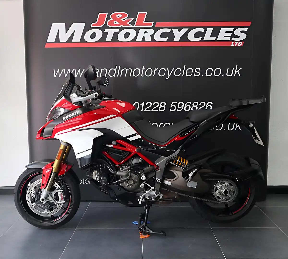 Used 2016 Ducati Multistrada 1200 Pikes Peak Touring Red - Interior and Exterior details 7