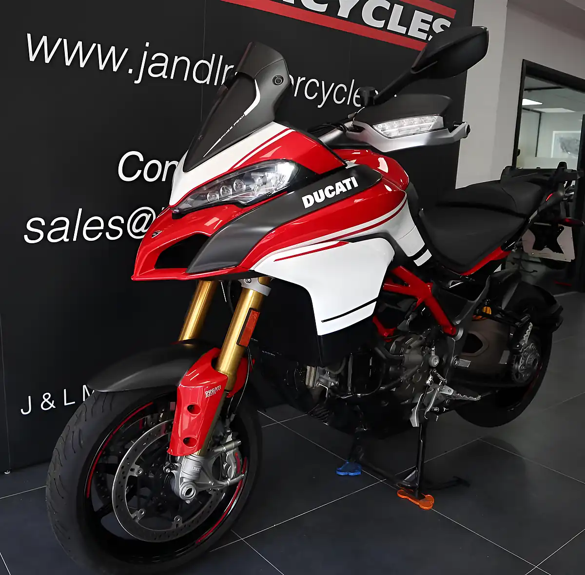 Used 2016 Ducati Multistrada 1200 Pikes Peak Touring Red - Interior and Exterior details 8