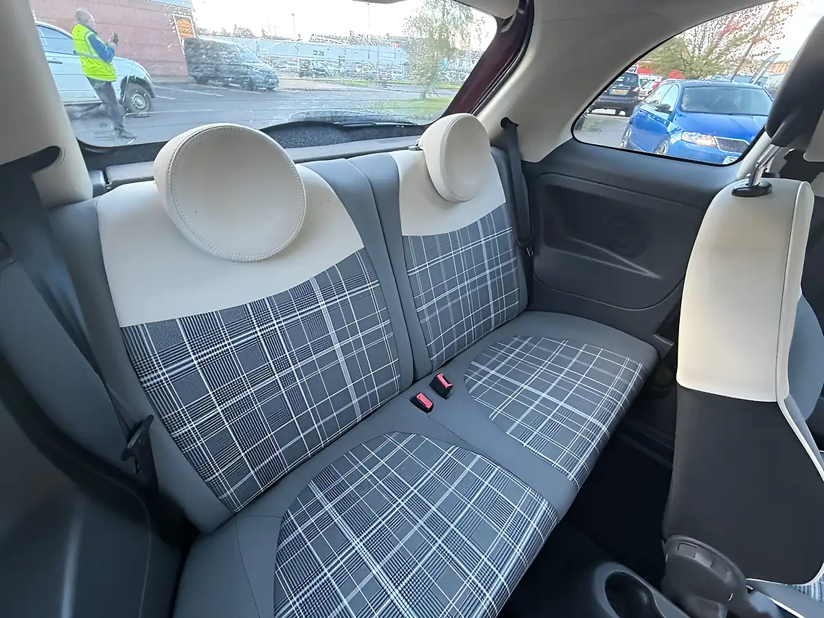 Used 2016 Fiat 500 Lounge Avantgarde Bordeaux - Interior and Exterior details 11