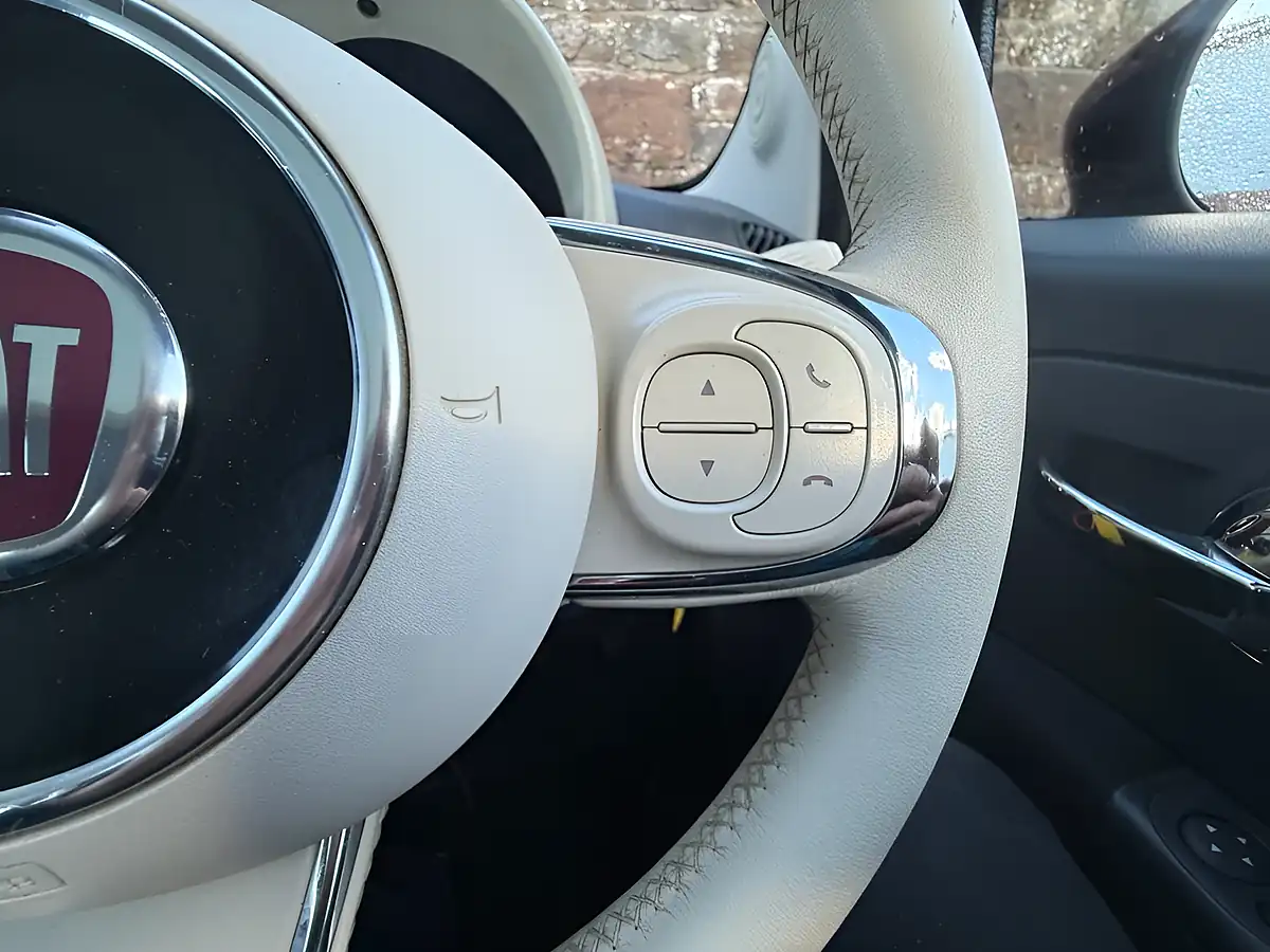 Used 2016 Fiat 500 Lounge Avantgarde Bordeaux - Interior and Exterior details 16